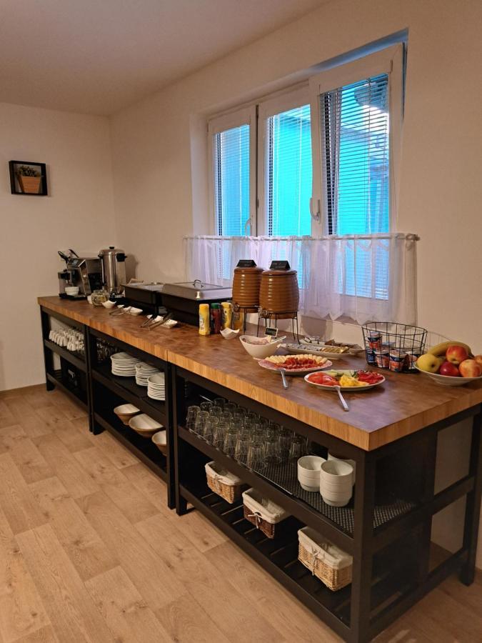 Penzion A Pizzerie Na Zalozne Kobylí 外观 照片
