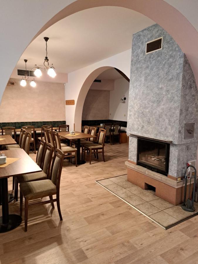 Penzion A Pizzerie Na Zalozne Kobylí 外观 照片