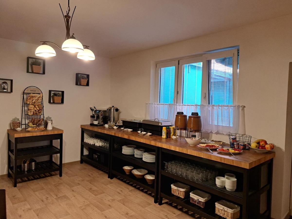 Penzion A Pizzerie Na Zalozne Kobylí 外观 照片