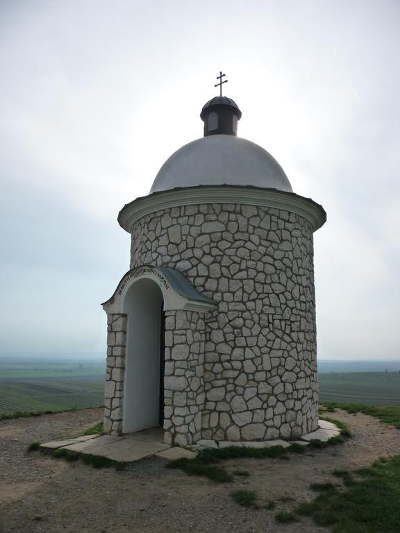 Penzion A Pizzerie Na Zalozne Kobylí 外观 照片